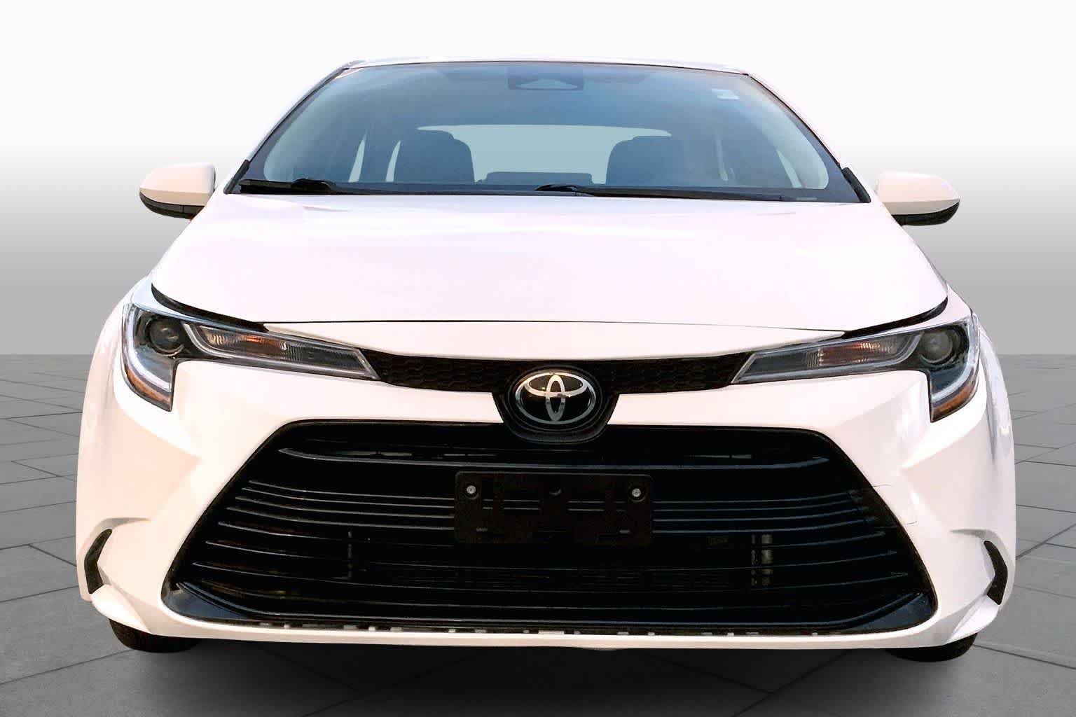 Used 2023 Ice Cap Toyota LE image 4