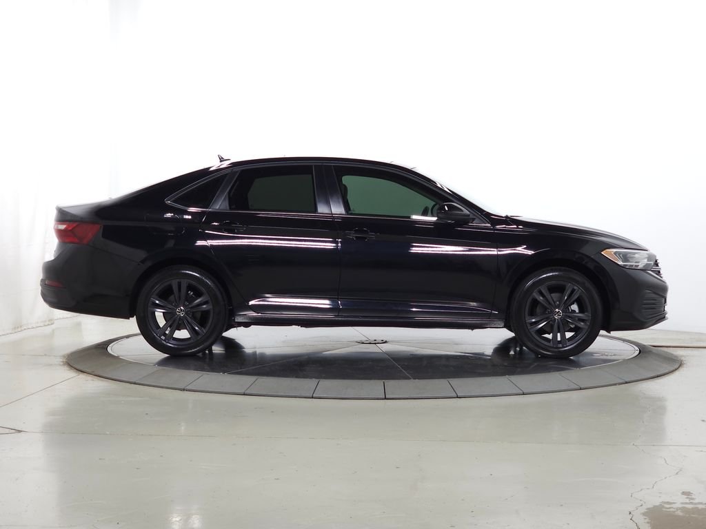 Used 2023 Deep Black Pearl Volkswagen 1.5T SE image 11