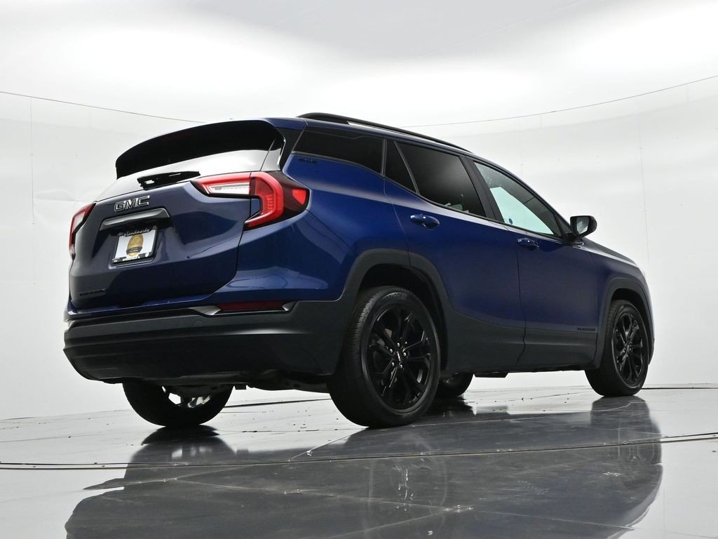 Used 2022 Marine Metallic GMC FWD 4dr SLE image 21