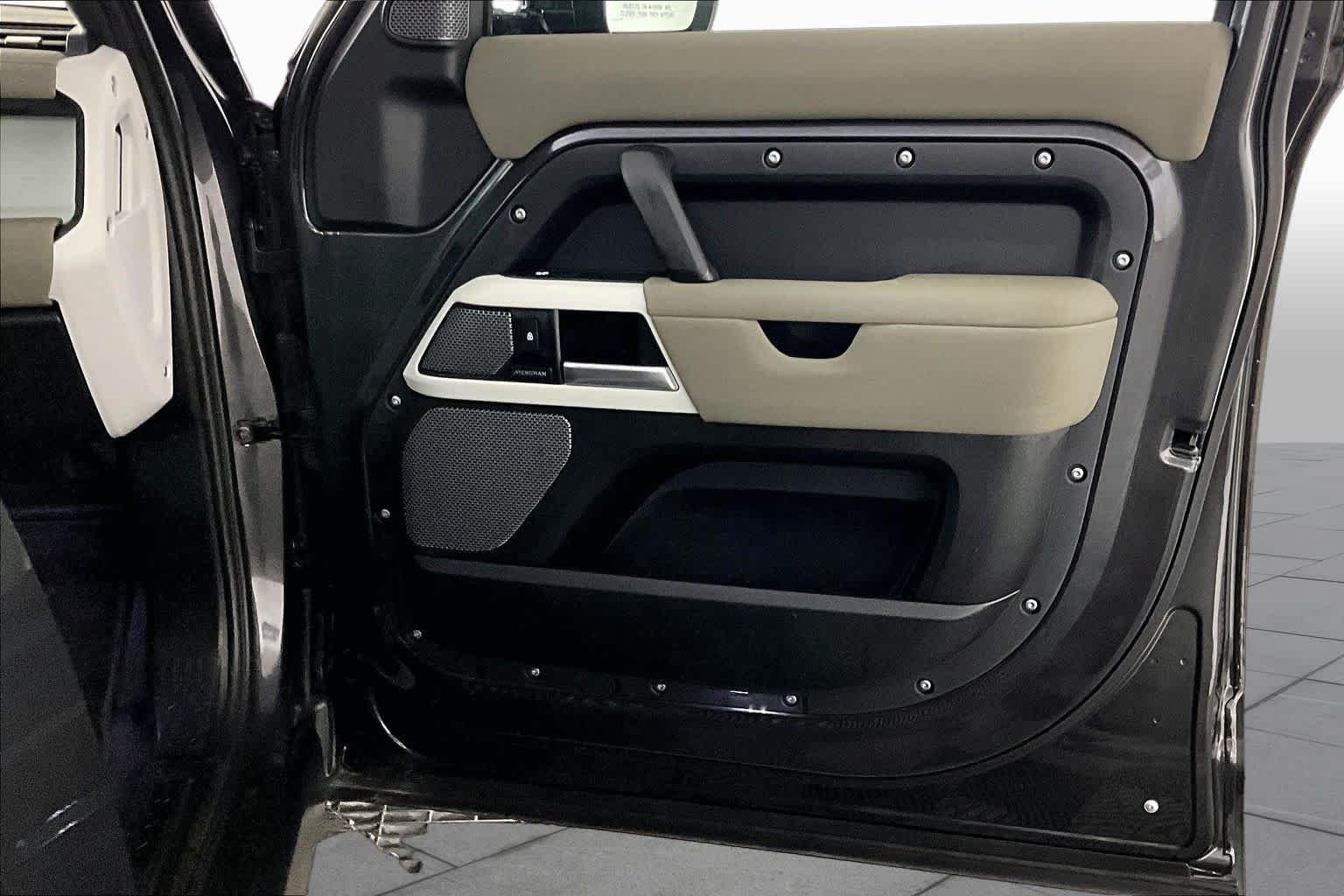 Used 2022 Eiger Grey Metallic Land Rover S image 21