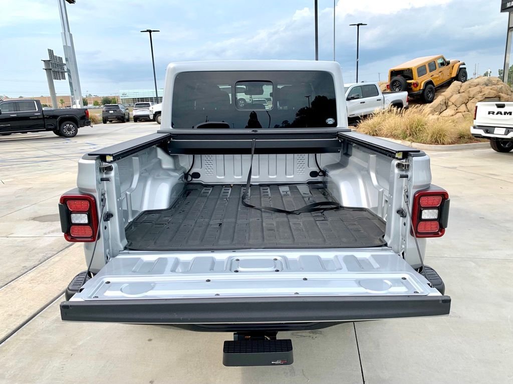 Used 2024 Silver Jeep Mojave image 20