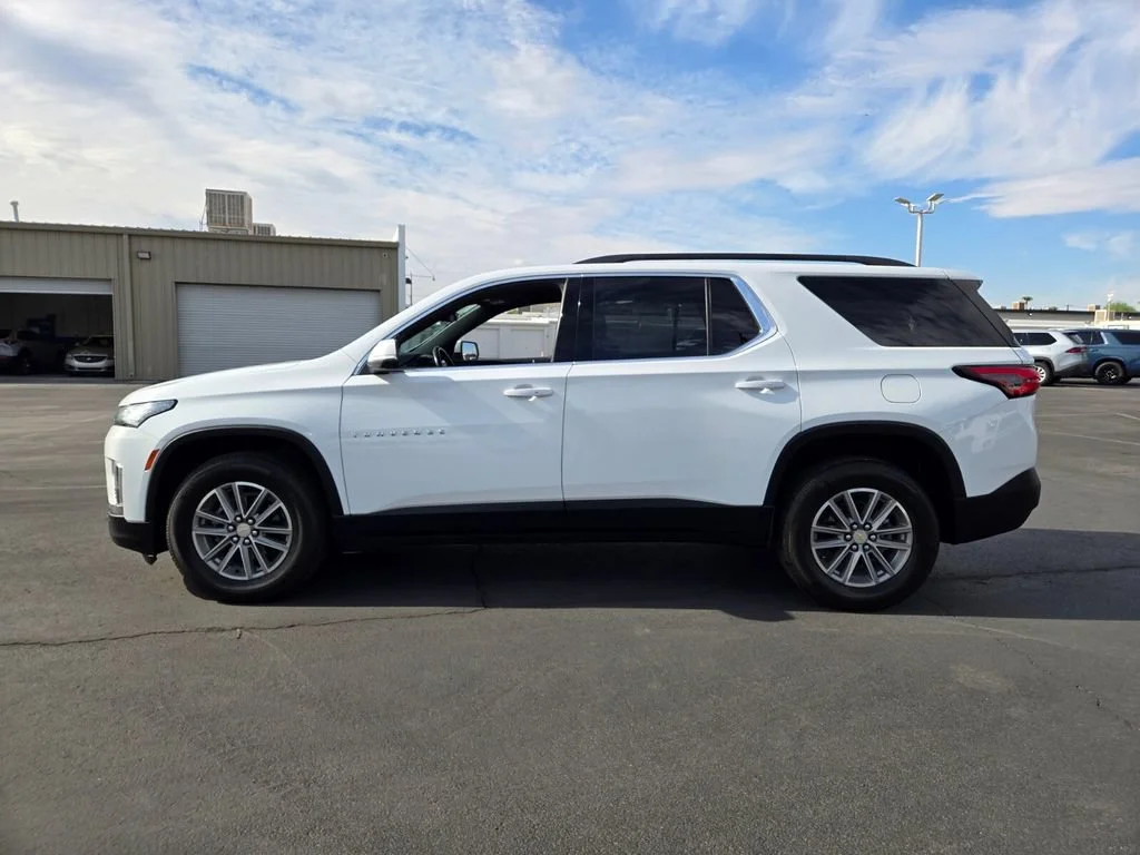 Used 2023 SUMMIT WHITE Chevrolet LT Cloth image 3