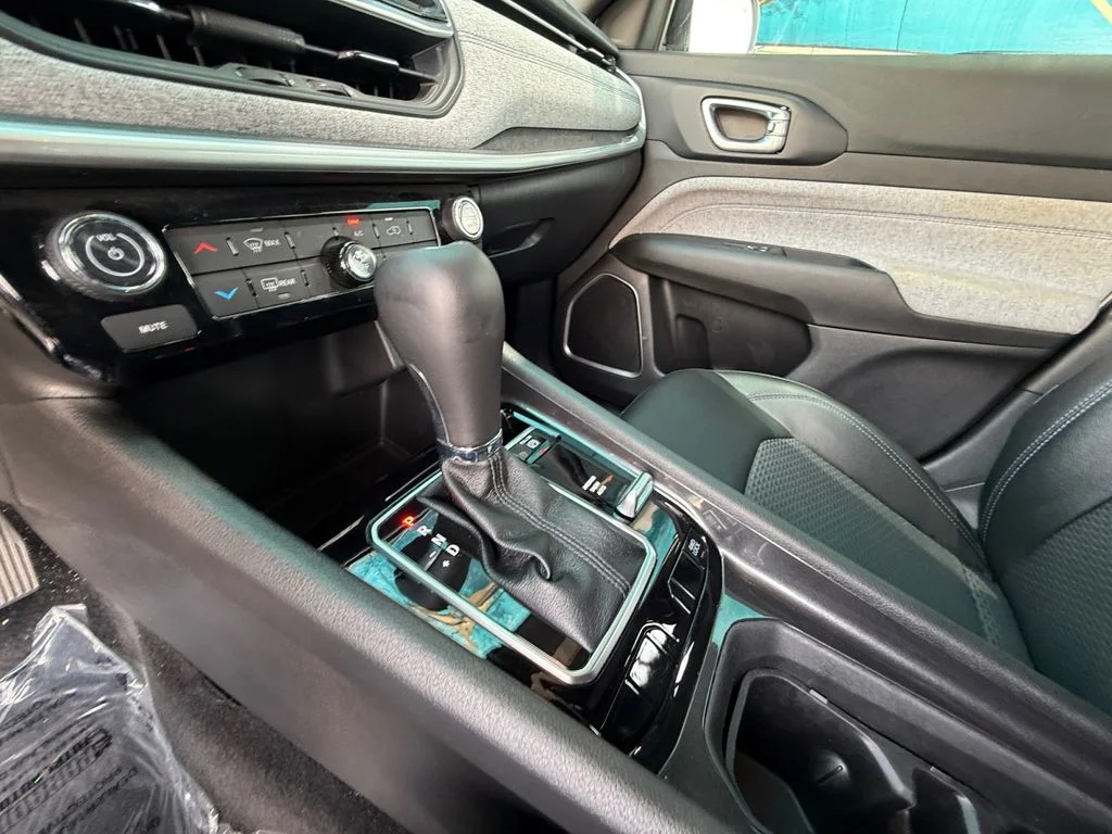 New 2026 White Jeep Latitude image 22