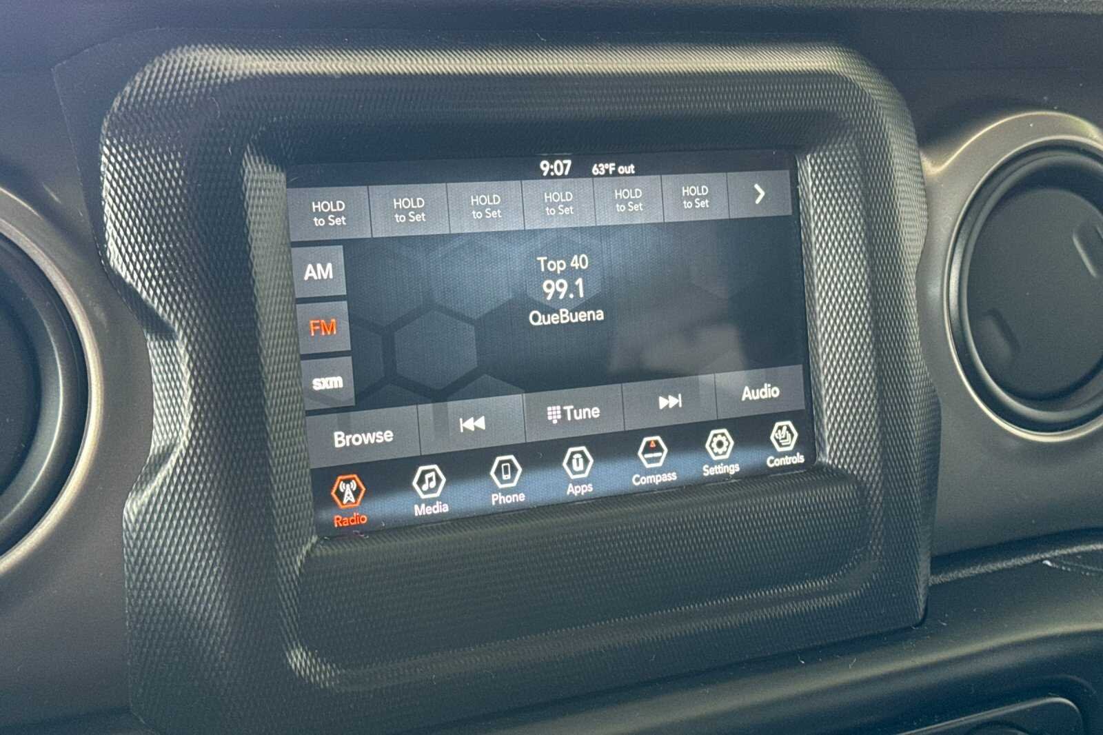Used 2019 Gray Jeep Sport S image 18