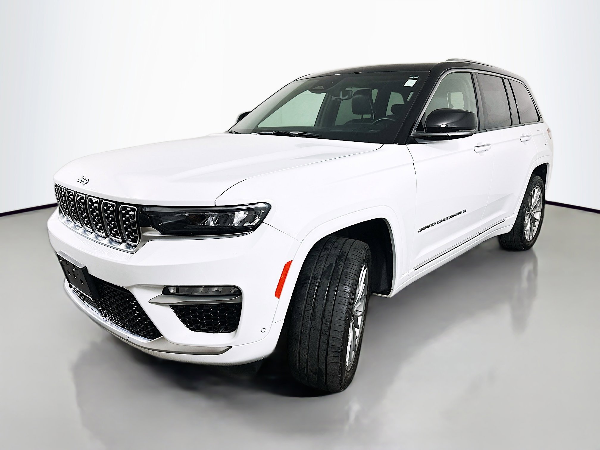 Used 2024 Bright White Clearcoat Jeep Summit image 3