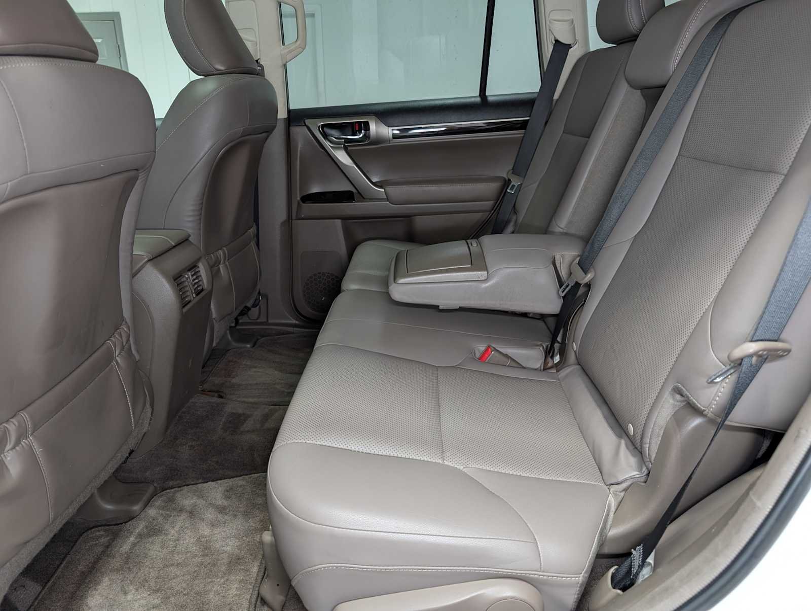 Used 2018 Starfire Pearl Lexus  image 22
