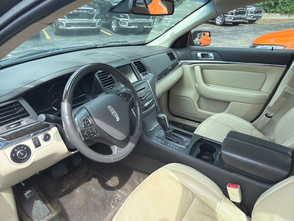 Used 2015 Brown Lincoln Base image 8