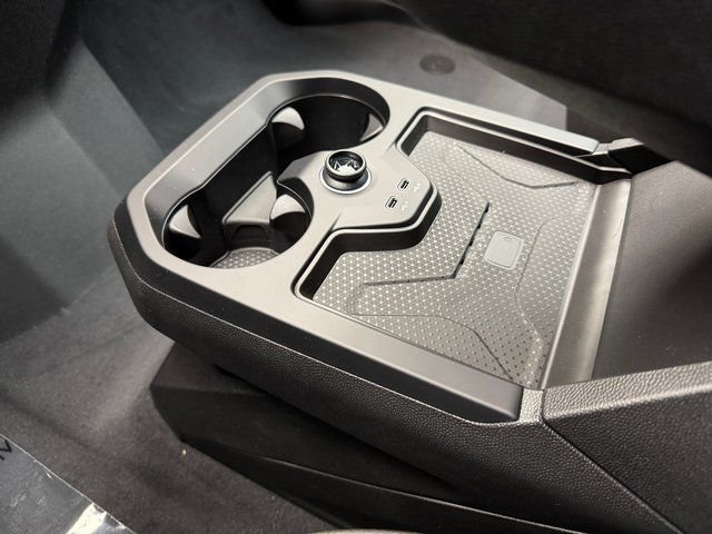 2026 BMW iX 60 - Photo 18