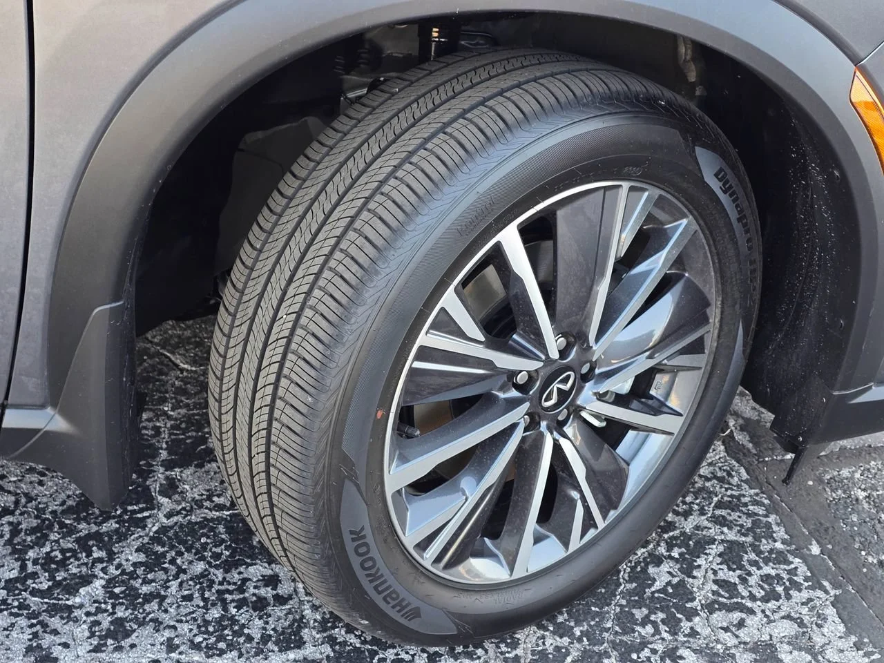 New 2027 GRAPHITE SHADOW INFINITI Luxe AWD image 7