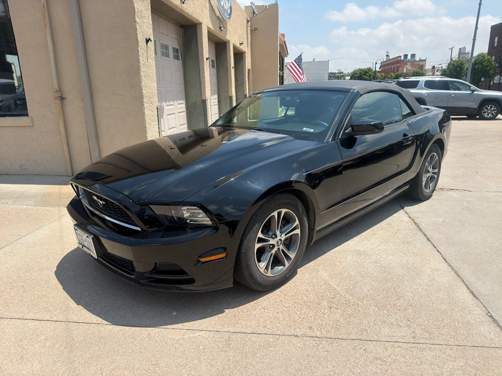 Used 2014 Black Ford Base image 1