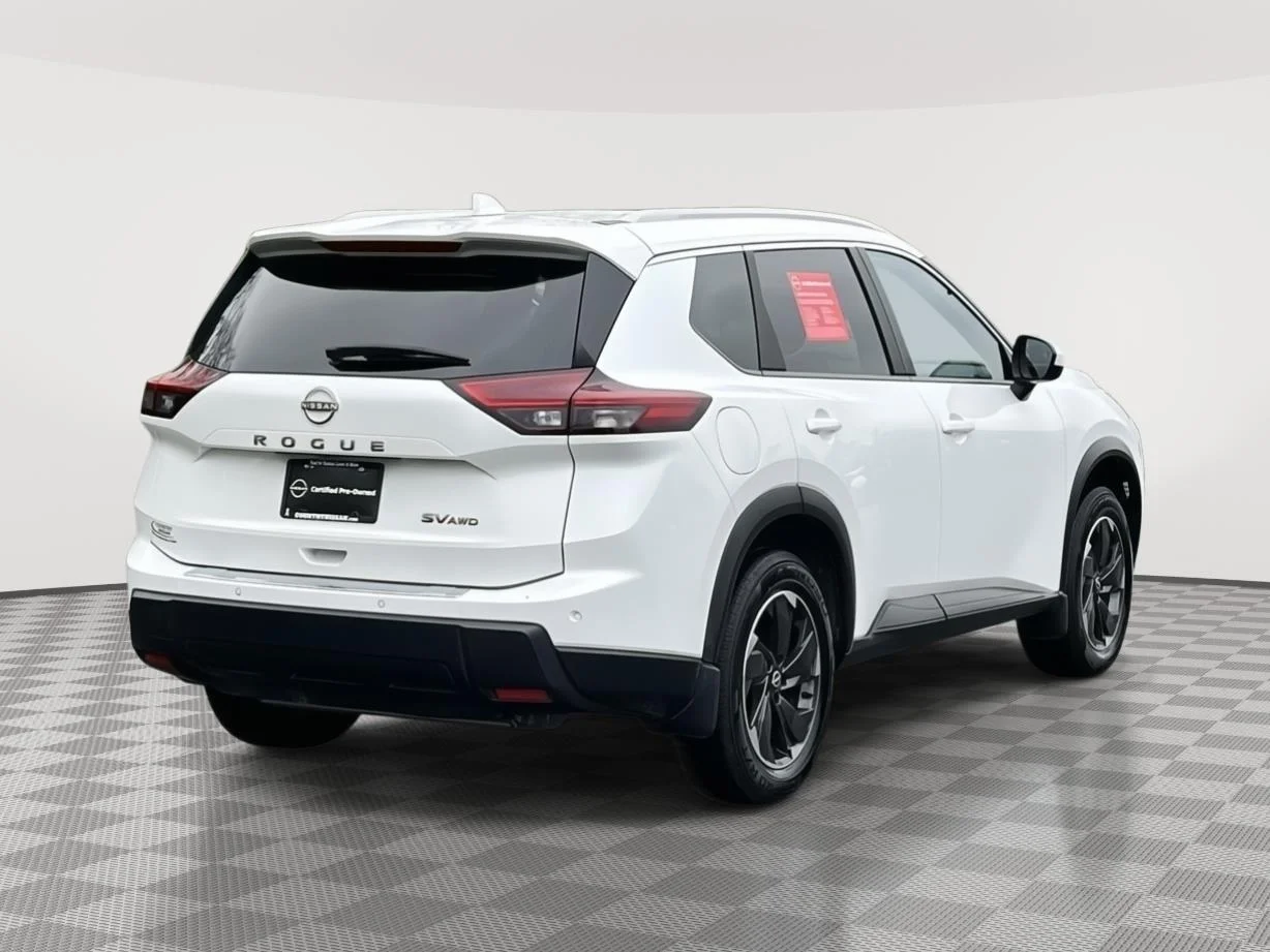 Used 2024 Everest White Pearl Nissan SV image 5