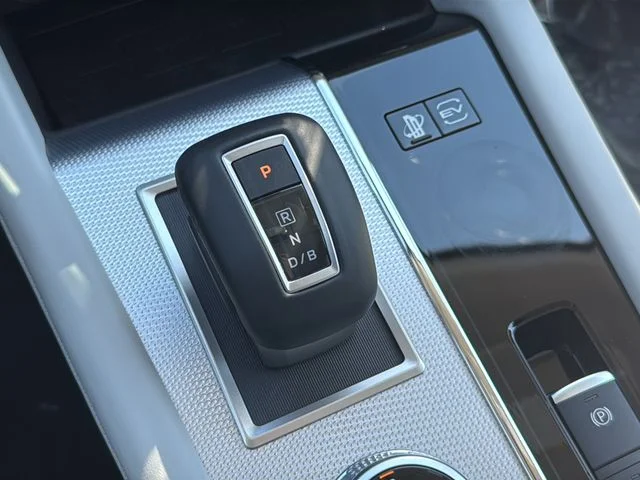 Used 2025 Black Mitsubishi SEL Platinum Edition image 26