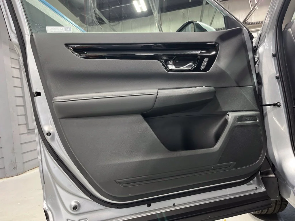 Used 2026 Solar Silver Metallic Honda EX-L image 10