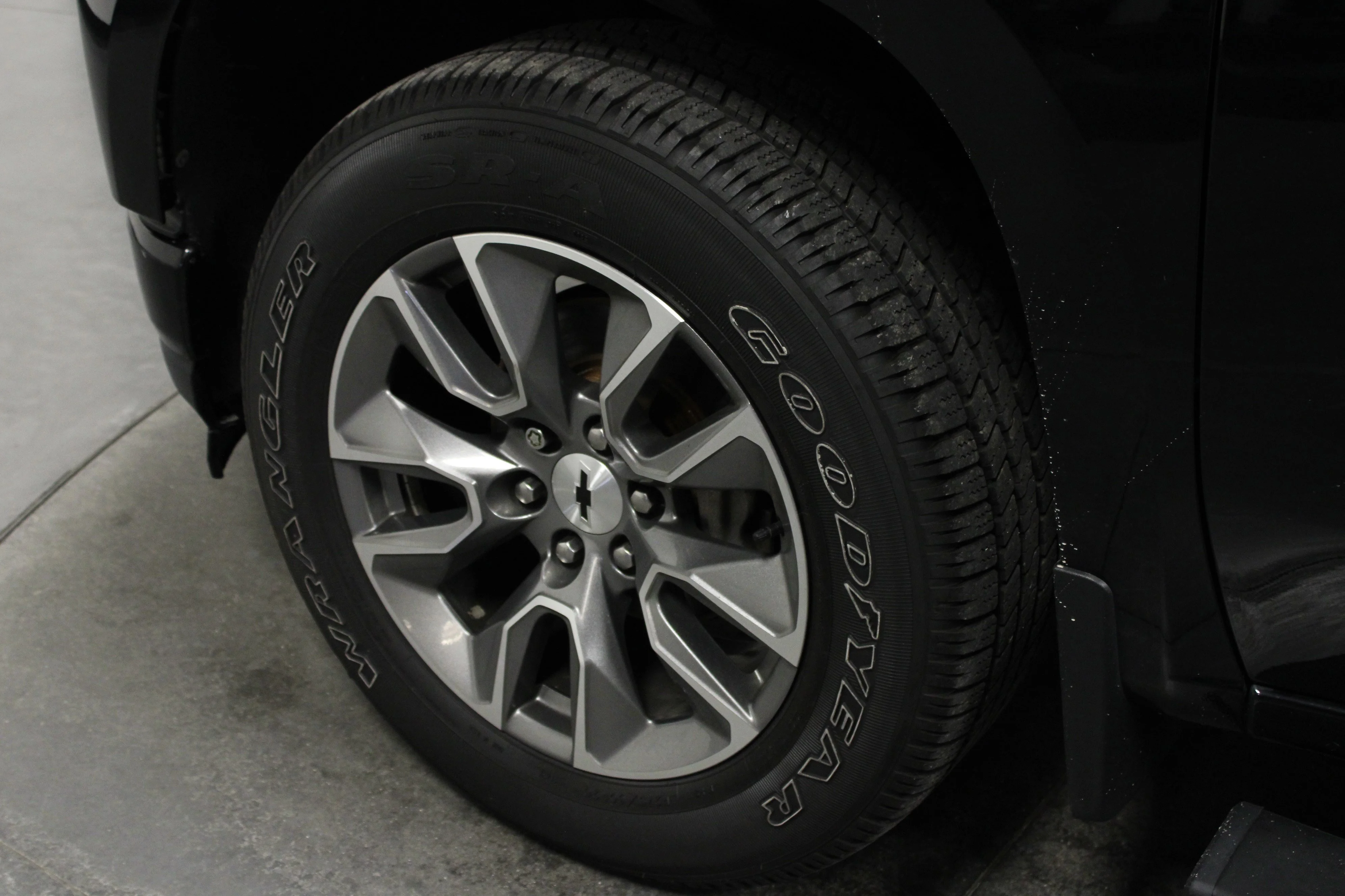 Used 2019 BLACK Chevrolet RST image 9