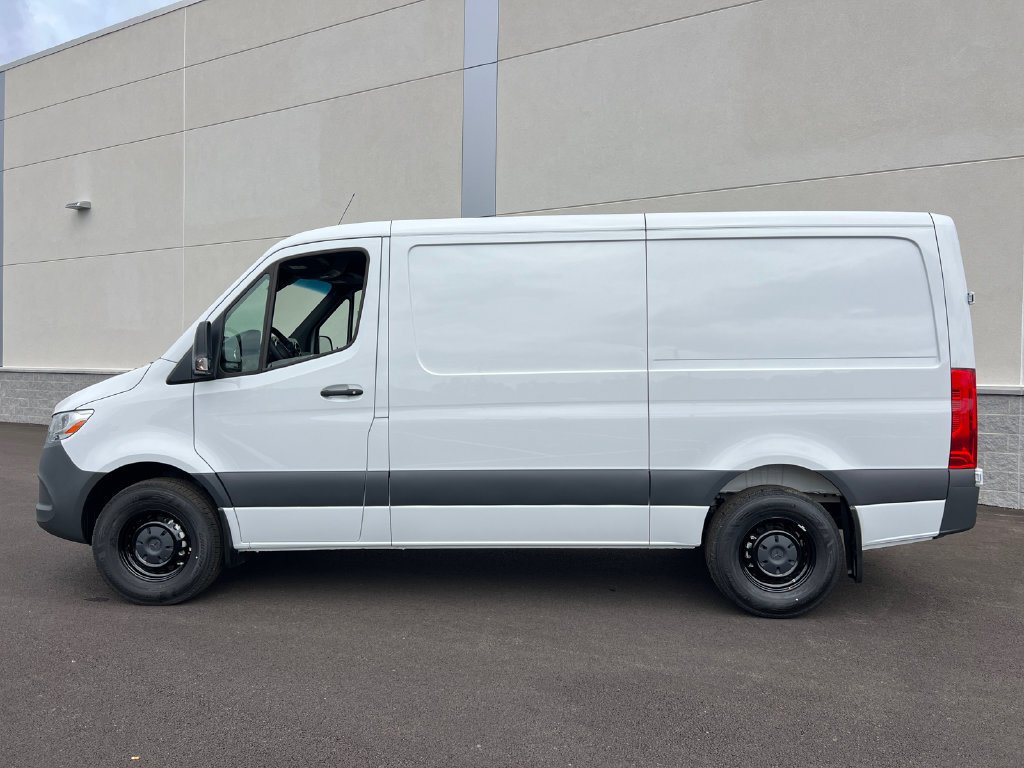 New 2026 Arctic+White Mercedes-Benz Cargo 144 WB image 33