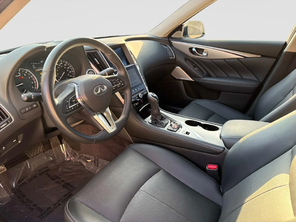 Used 2023 White INFINITI LUXE image 22