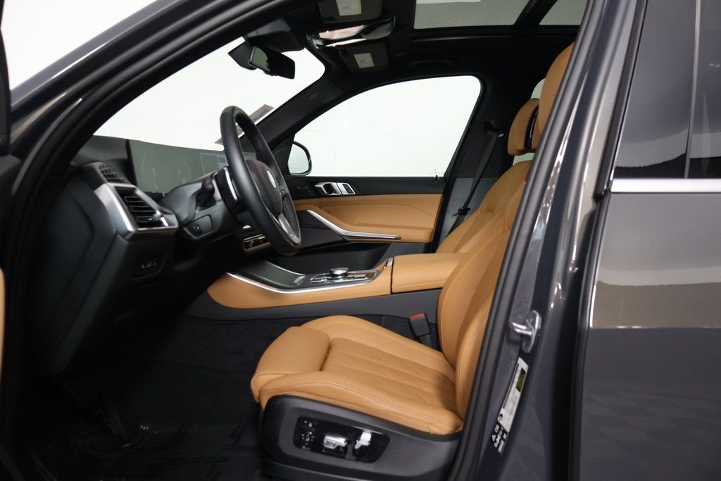 Used 2026 Gray BMW xDrive40i image 10