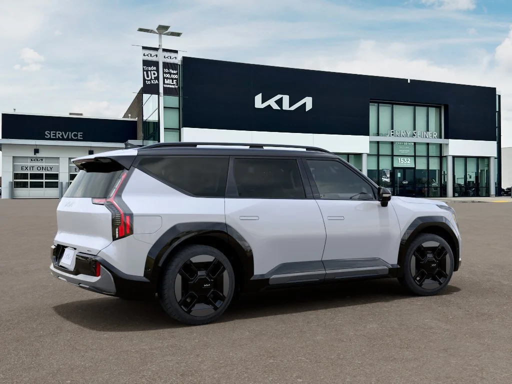 New 2026 Glacial White Pearl/Ebony Black Roof Kia GT-Line image 6