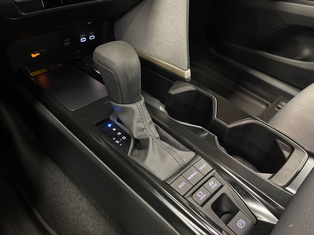 Certified Used 2025  Toyota LE image 24