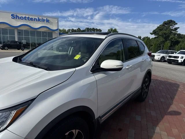Used 2018 White Honda Touring image 5