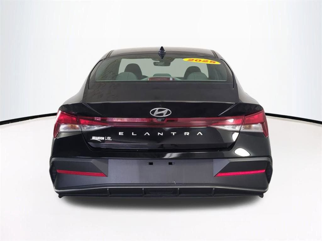 2025 Hyundai Elantra SE - Photo 6