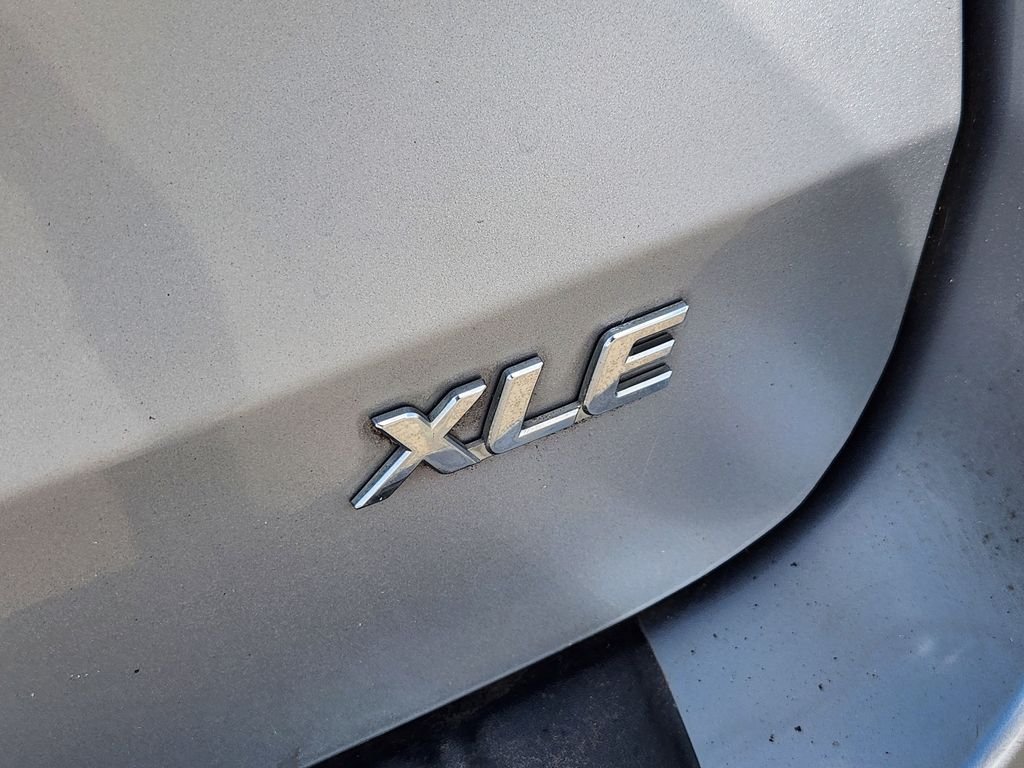 Used 2017 Silver Sky Metallic Toyota XLE image 8
