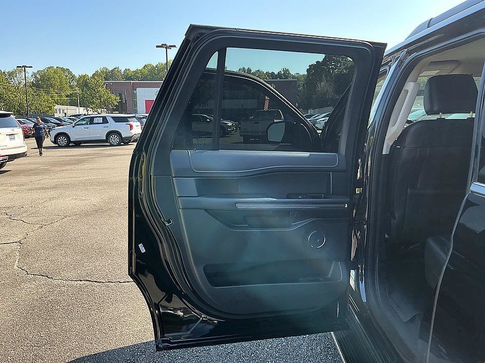 Used 2022 Black Metallic Ford XLT image 21
