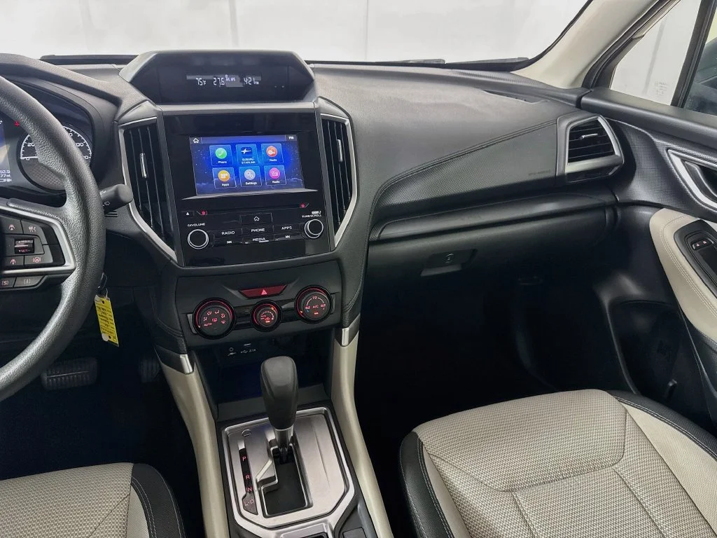 Used 2020 White Subaru Base image 27