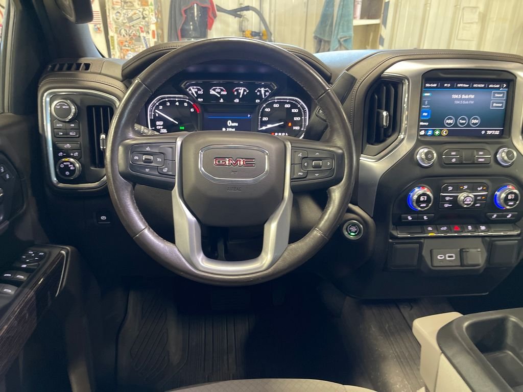 Used 2022 White GMC SLE image 17