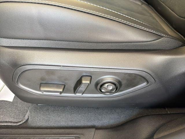 New 2026 Silver Zynith Exterior Paint Jeep Laredo image 18