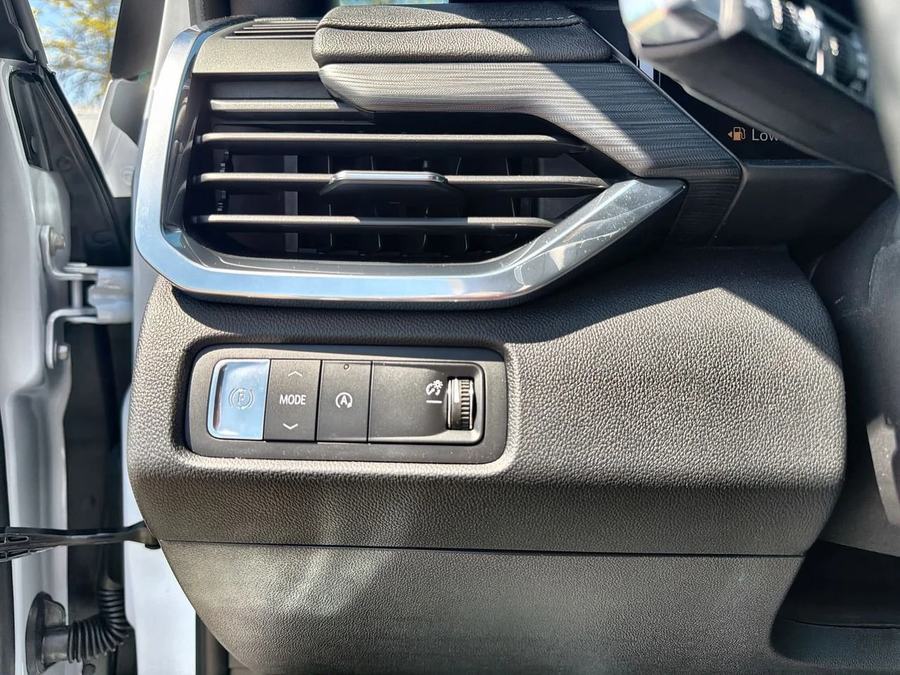 New 2026 Glacier White Tricoat GMC Elevation image 15