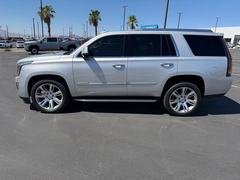 Used 2020 RADIANT SILVER METALLIC Cadillac Luxury image 6