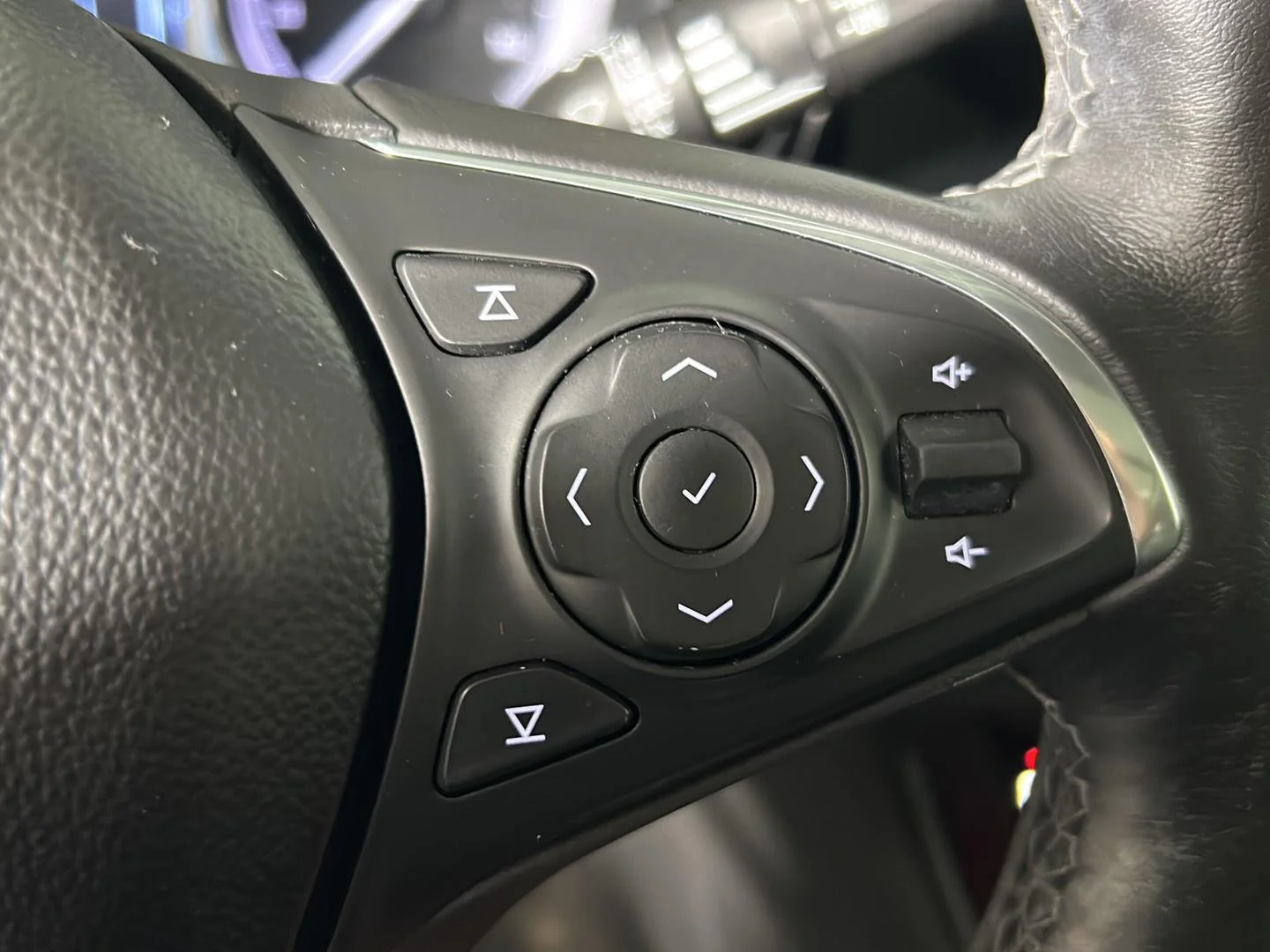 Used 2020 Espresso Buick Essence image 26