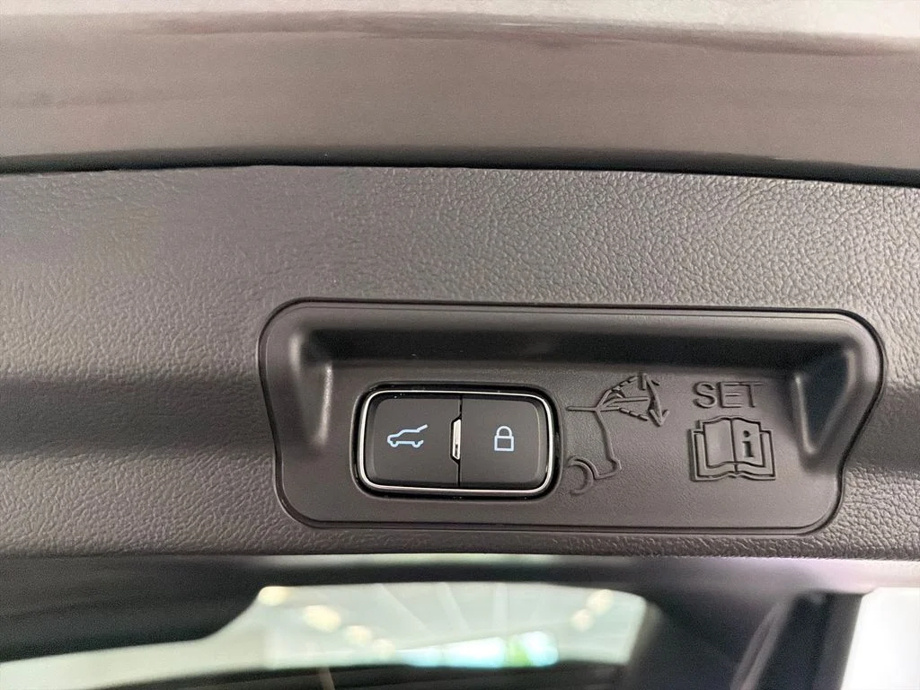 New 2027 Carbonized Gray Metallic Ford Active image 10