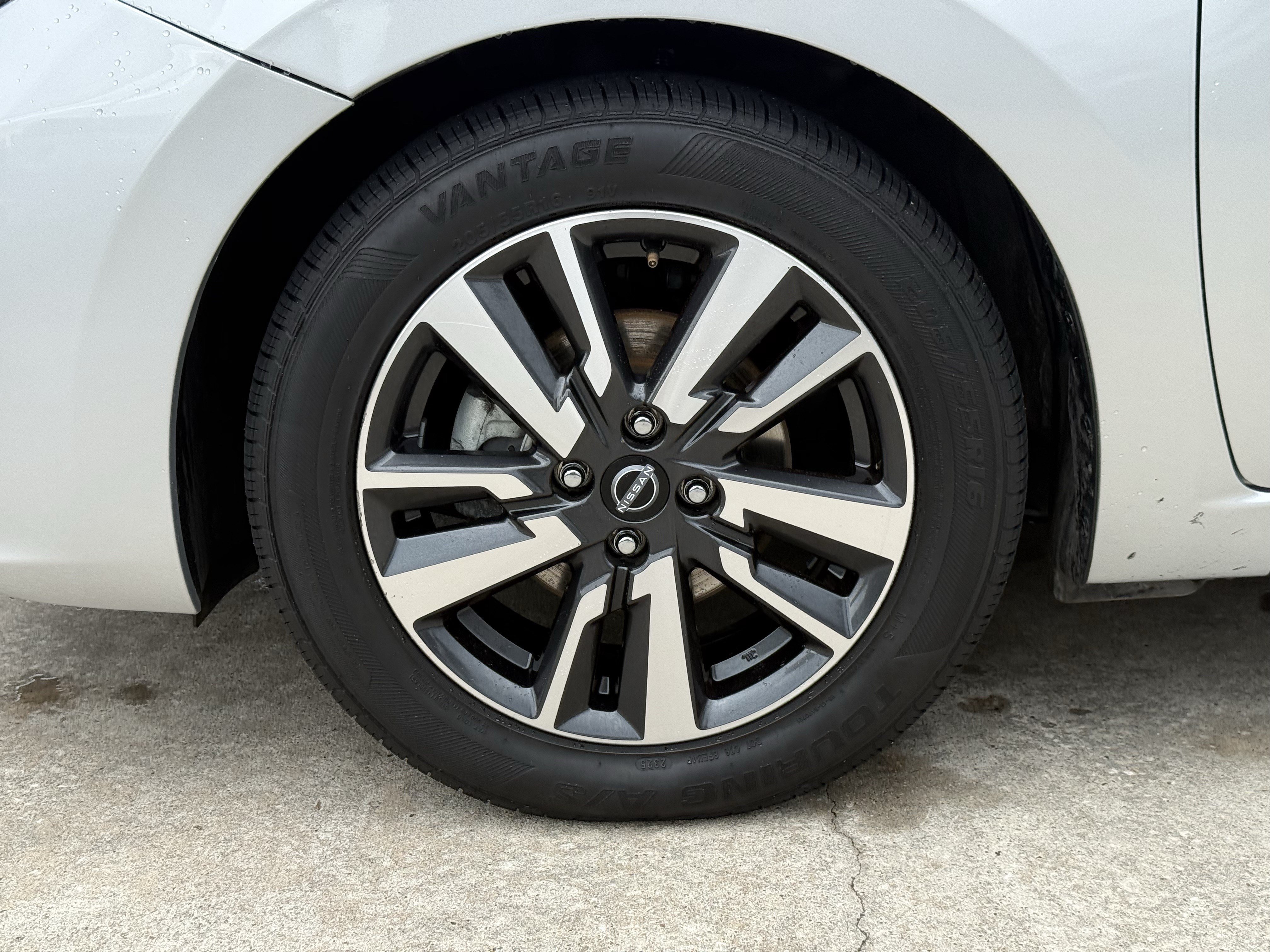 Used 2024 Brilliant Silver Metallic Nissan SV image 11