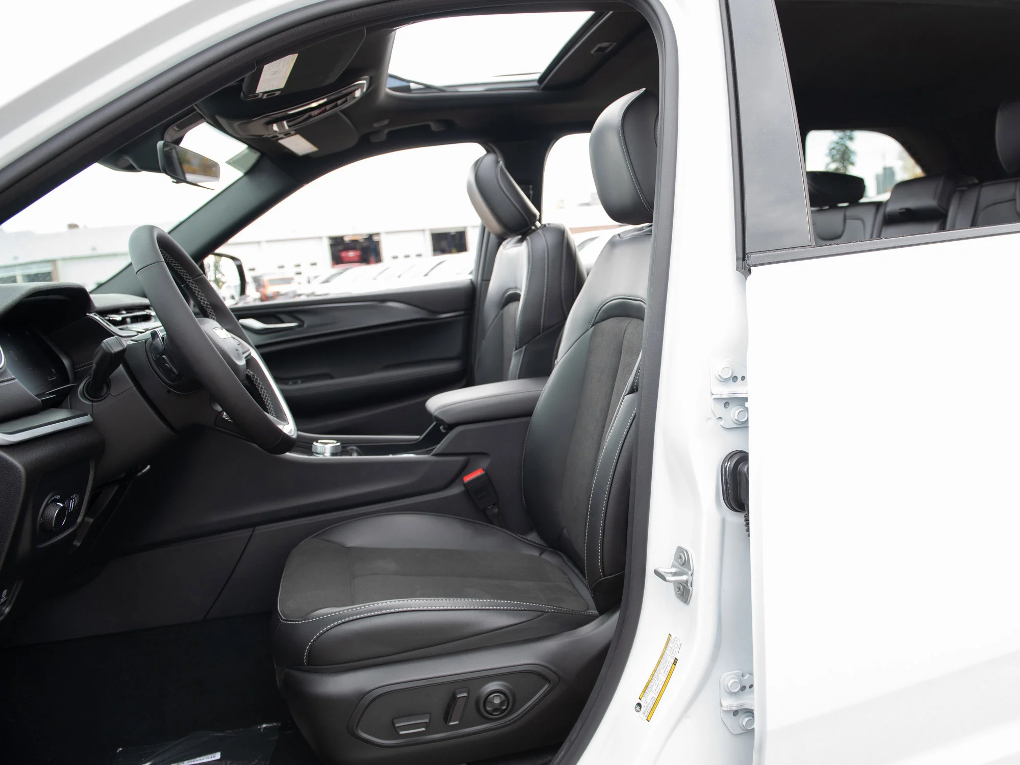 New 2025 White Jeep Altitude* 4x4, Sunroof, Heated Leather, Remote Start image 19