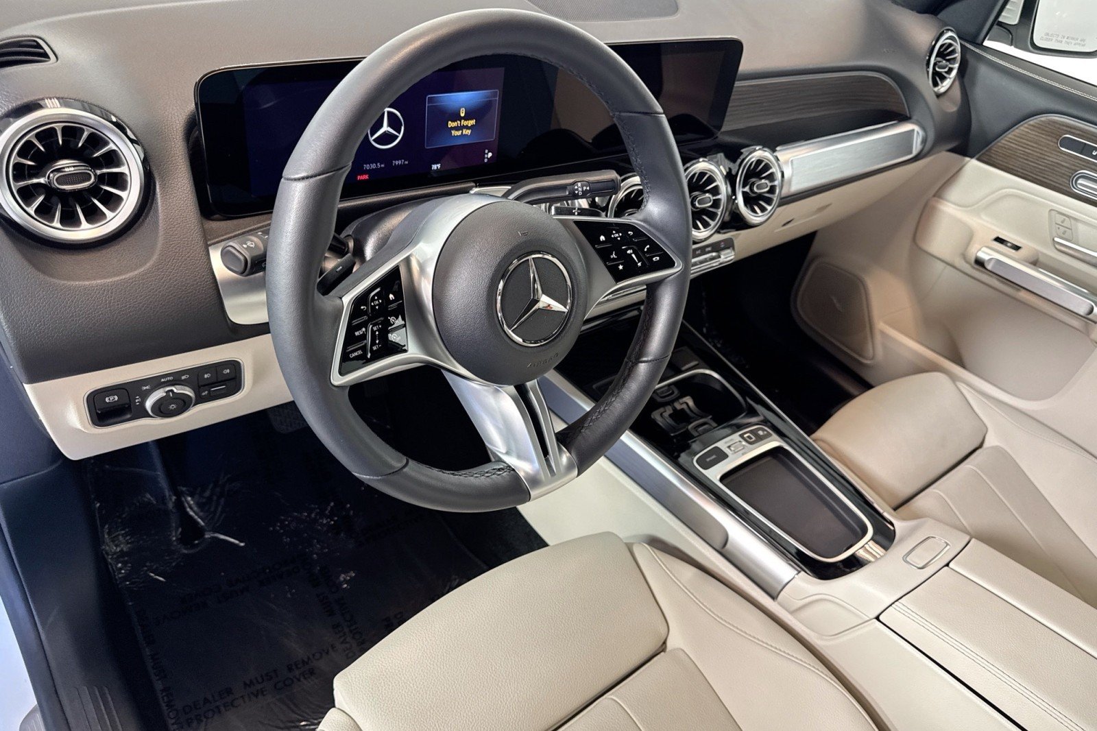 Certified Used 2026 Polar White Mercedes-Benz GLB 250 4MATIC® SUV image 9