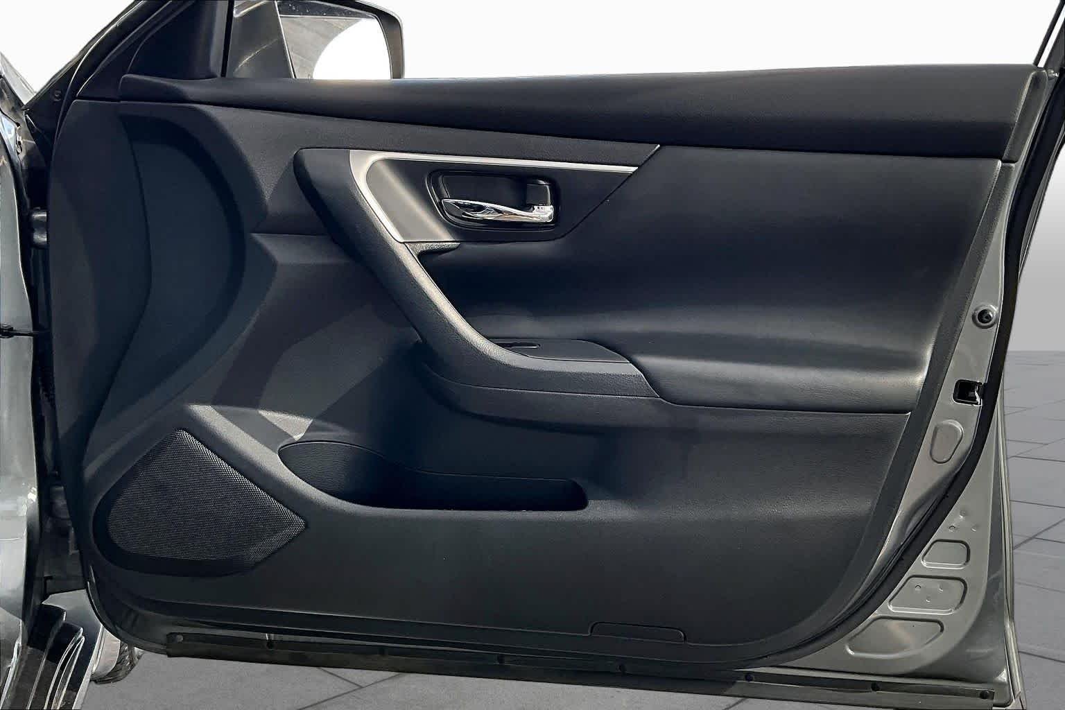 Used 2018 Gun Metallic Nissan 2.5 S image 21