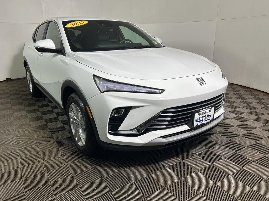 Used 2025 Summit White Buick Preferred image 4
