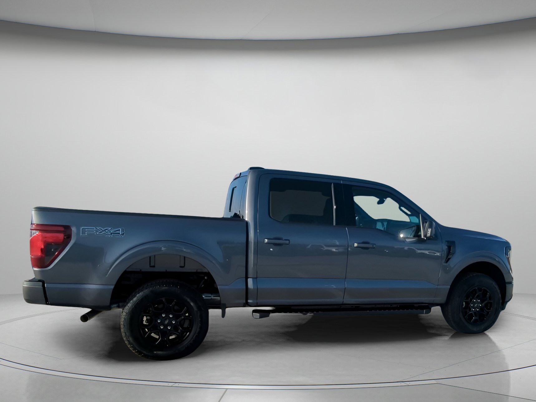 New 2026 Carbonized Gray Metallic Ford XLT image 28