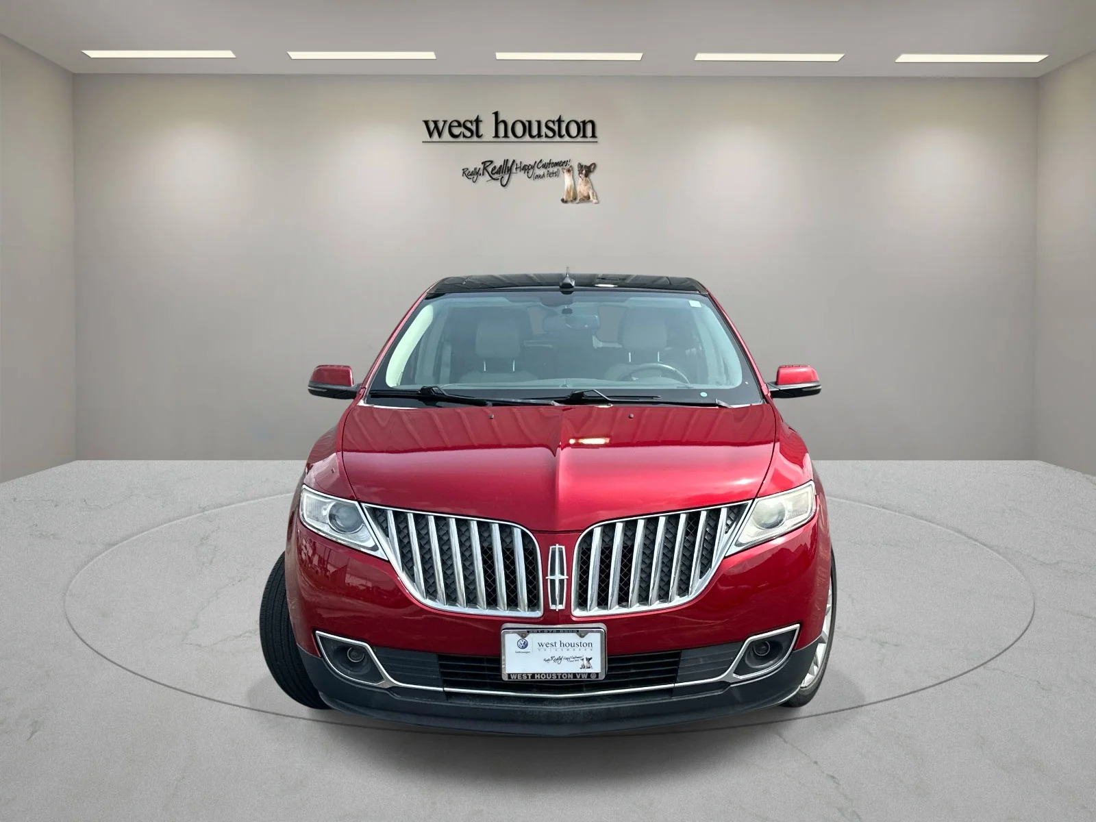 Used 2013 Red LINCOLN FWD 4dr image 2