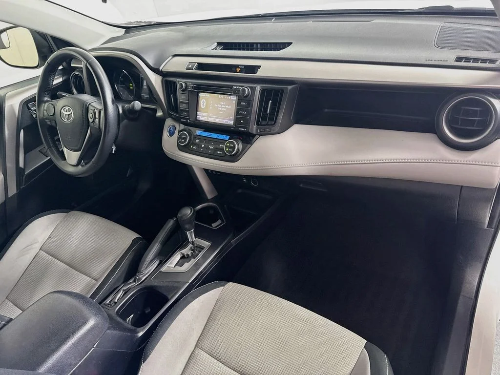 Certified Used 2016 Super White Toyota XLE image 25