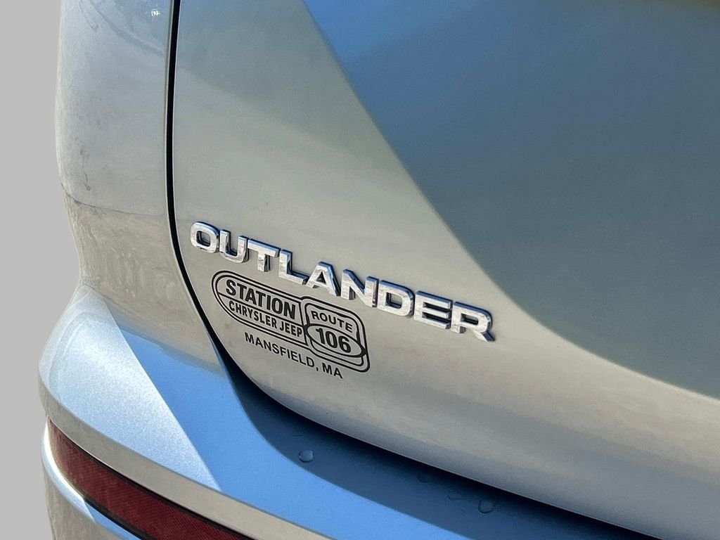 Used 2025 Silver Mitsubishi SEL image 14