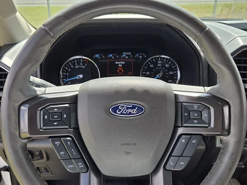 Used 2021 White Metallic FORD LIMITED image 29