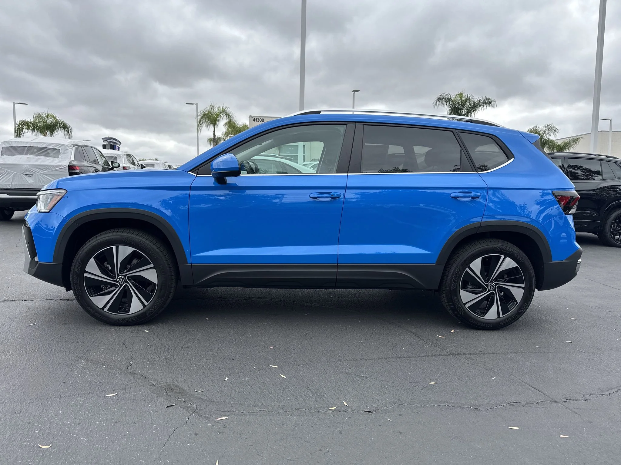 New 2026 Cornflower Blue Volkswagen SE image 5
