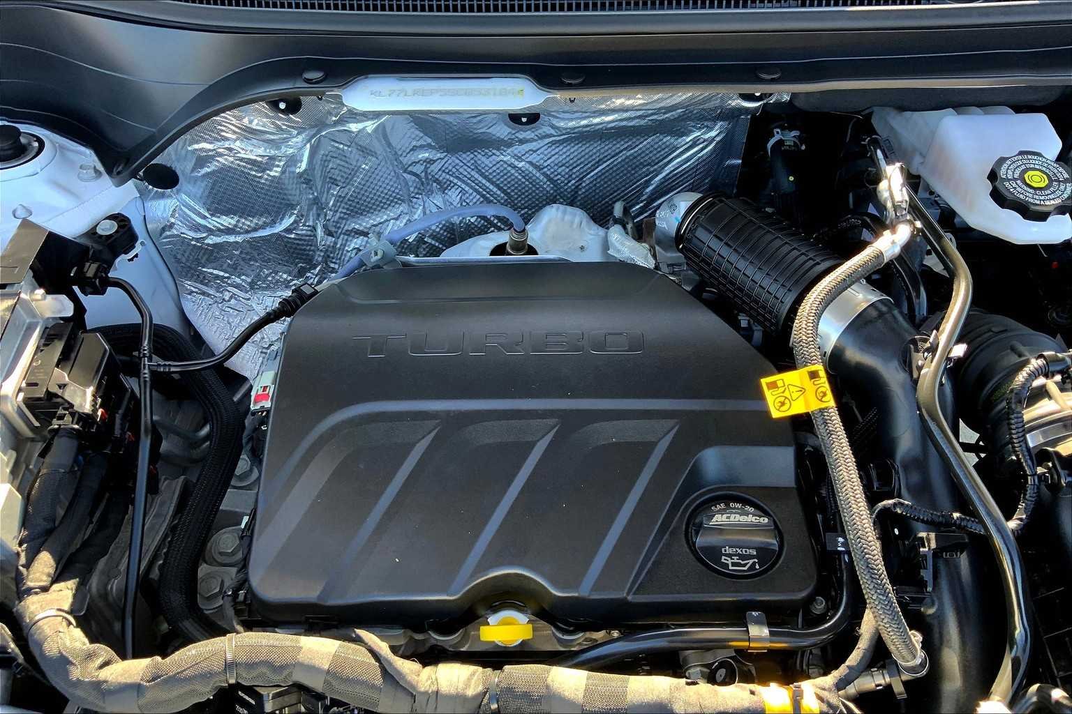 Used 2025 Summit White Chevrolet ACTIV image 32