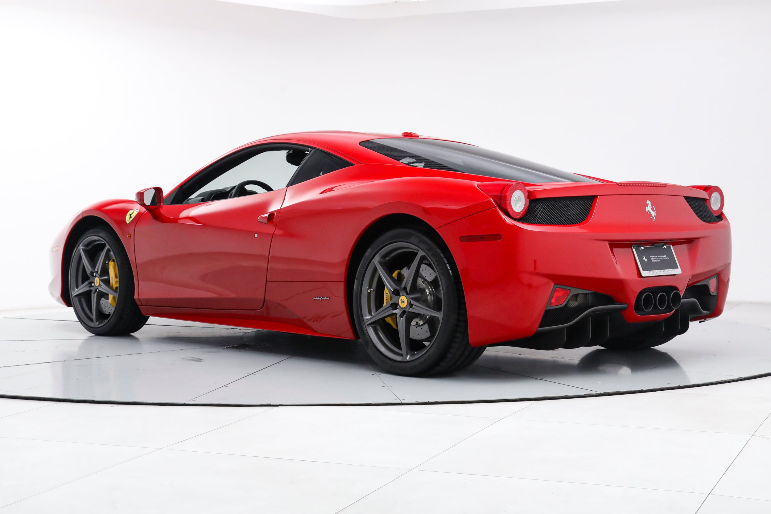 Used 2015 Red Ferrari  image 7