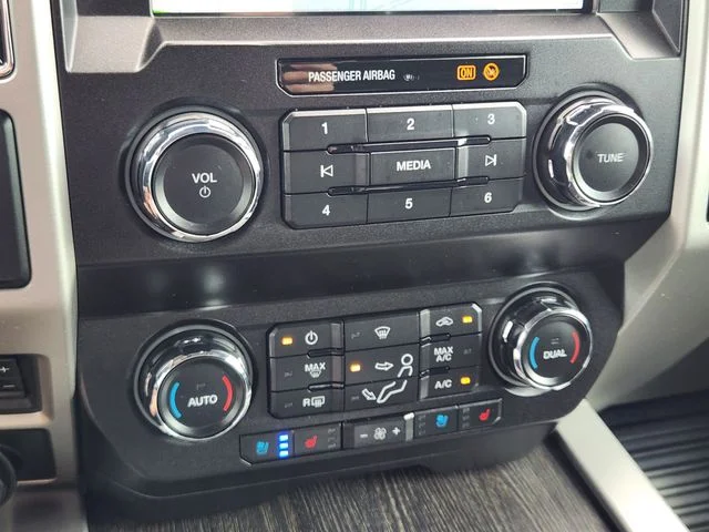 Used 2021 Gray Metallic Ford Lariat image 19