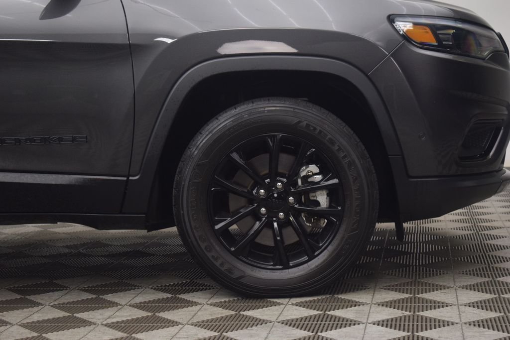 Used 2023 Gray Jeep Altitude image 23