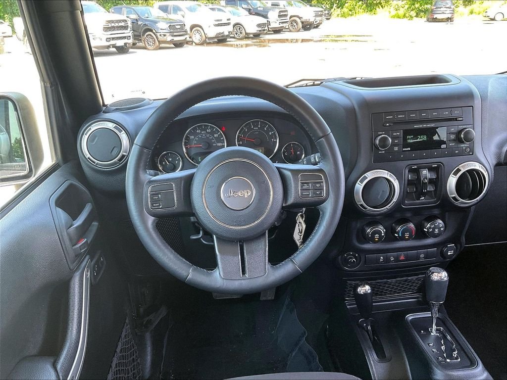 Used 2018 Gray Jeep Unlimited Sahara image 16